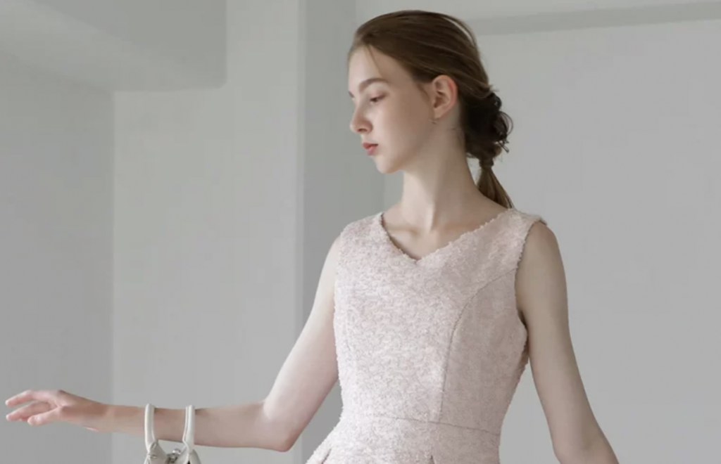 ツイードワンピースで上品にきめる