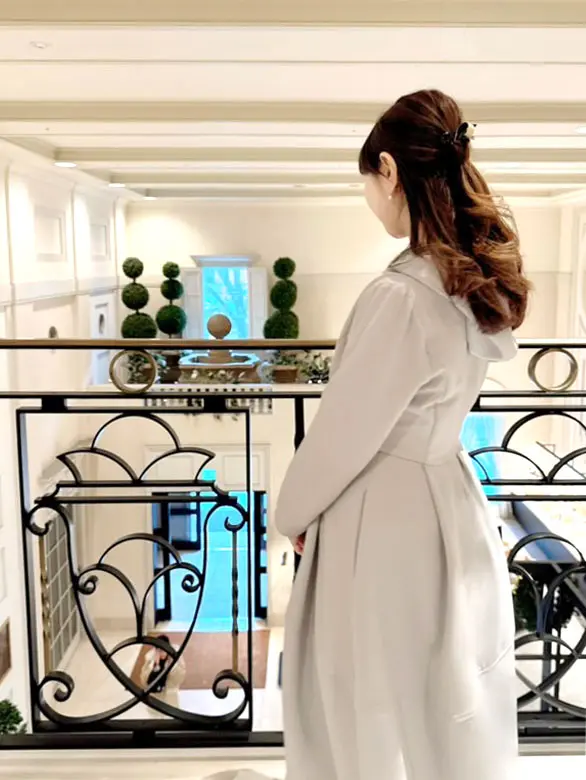 大人の品格を纏う、フードコートワンピース - きれいめ・上品な大人