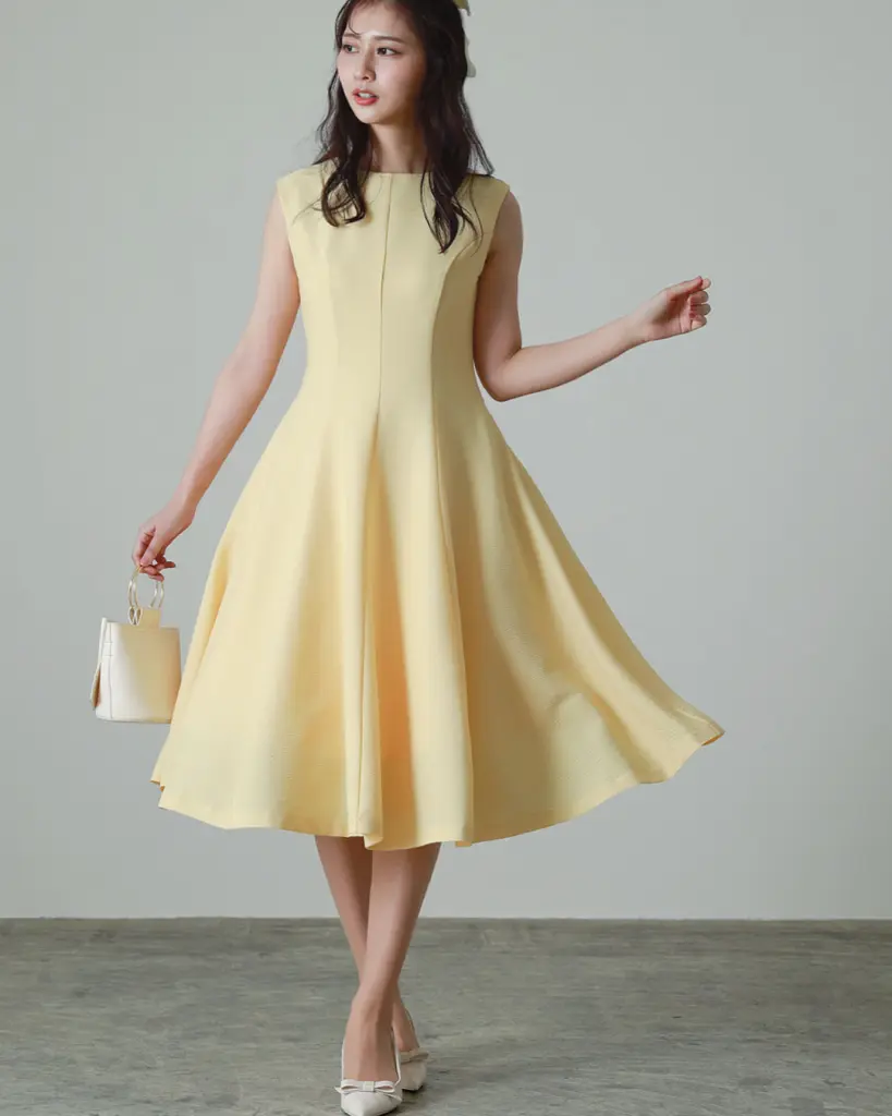 夏の光をまとう、エアリーフレアワンピース｜涼やかに映える一着で私