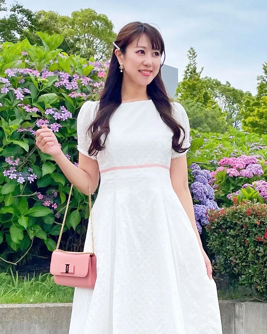 リリーワンピース｜夏のお出かけに映える上品な白ワンピース