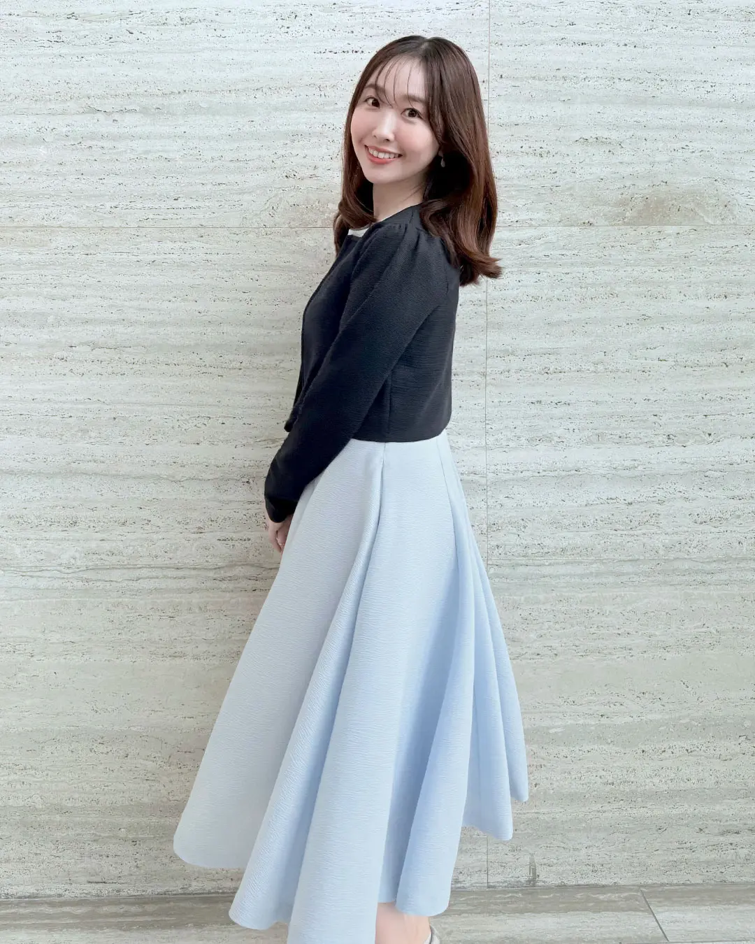 冬ワンピース×カーディガン｜上品に見える“ショート丈”という選択